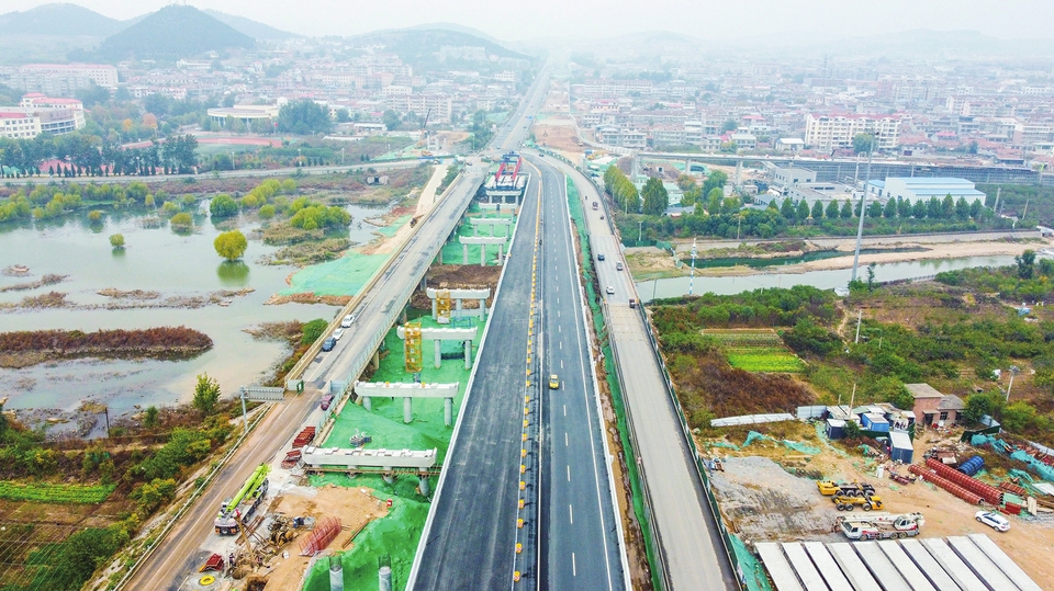 济南新仲宫大桥东半幅通车