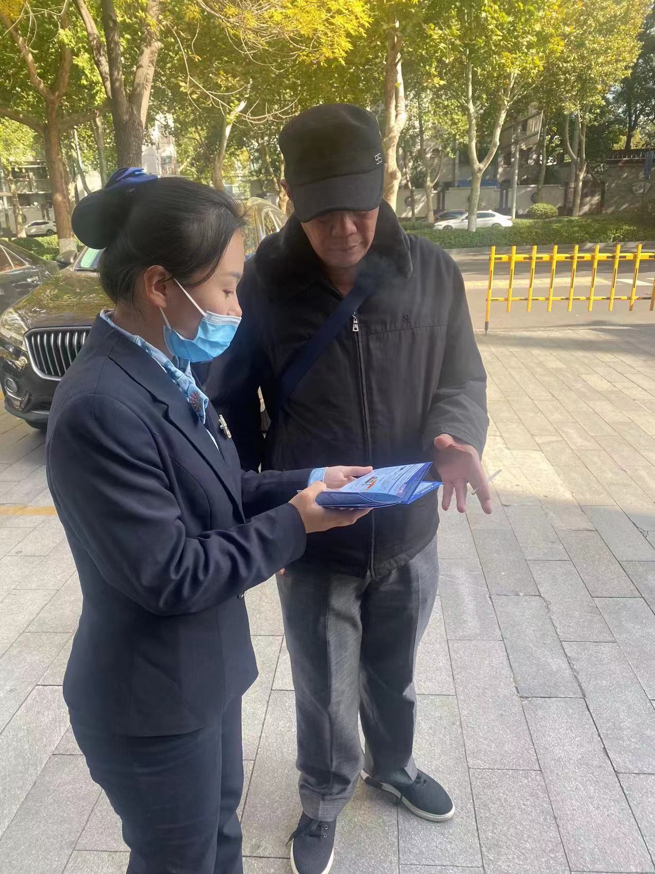 民生银行济南千佛山支行开展“个人信息保护”宣传活动