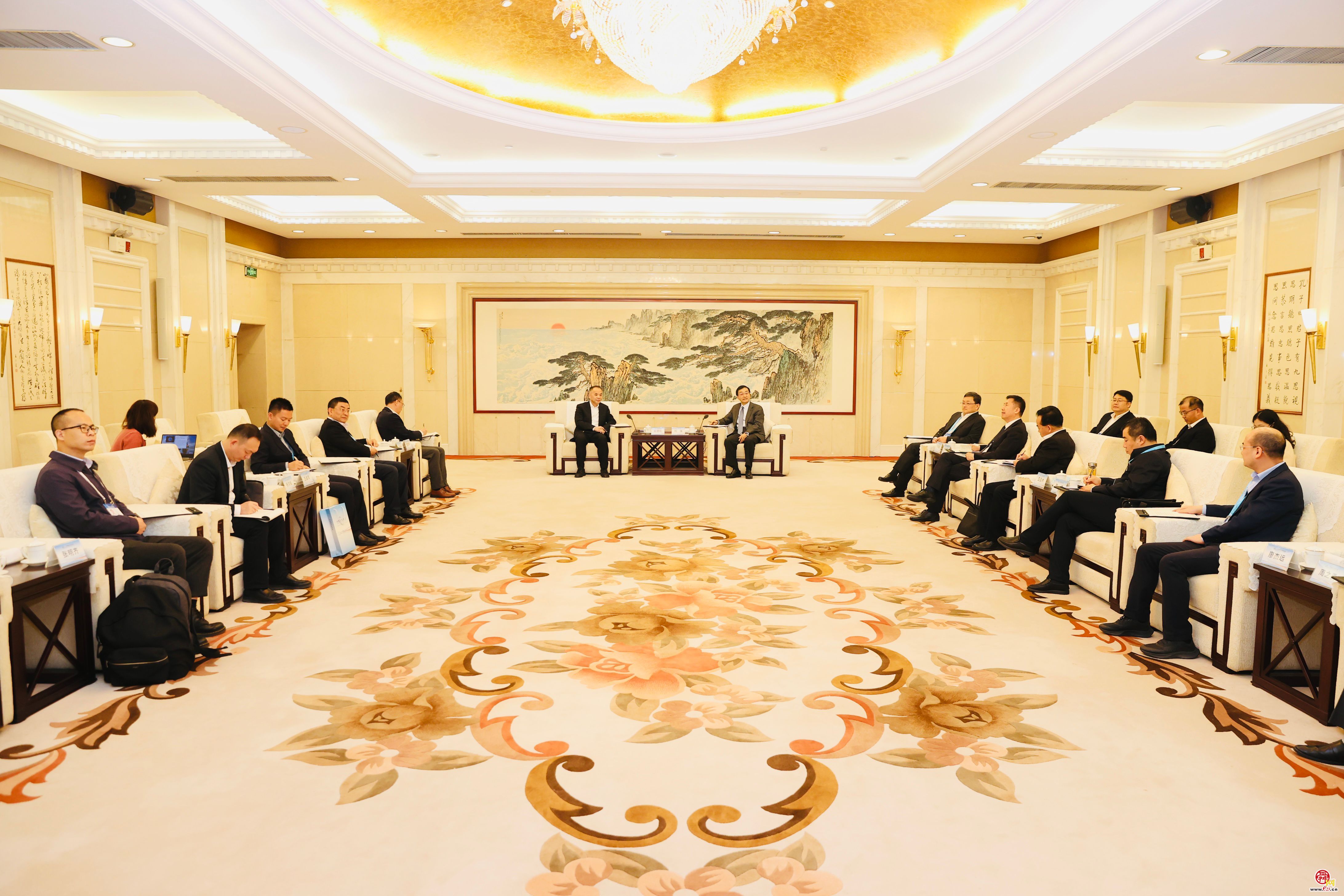 刘强于海田会见出席第五届中国企业论坛企业家代表