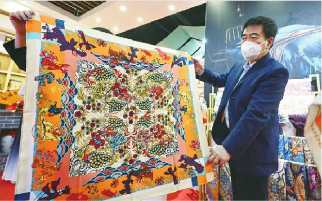 Time-honored Brands of Shandong Taste Sparkled in China International Import Expo