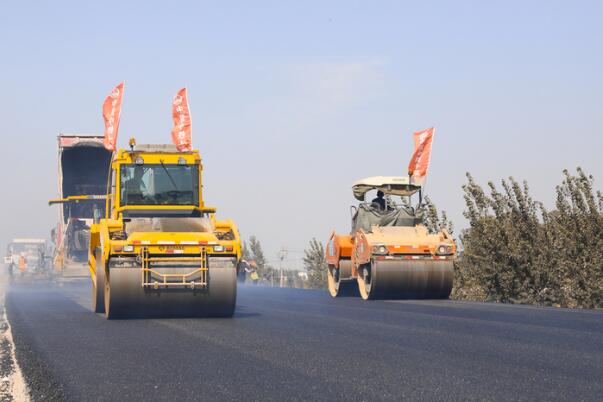 Asphalt of Main Road of Puxin Expressway (Heze Section) Has Been Paved.