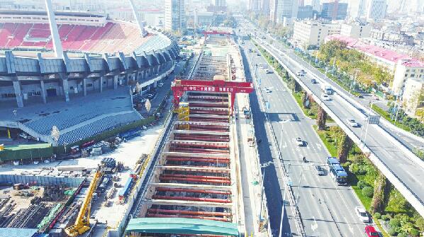 济南地铁4号线省体育中心站基坑现雏形