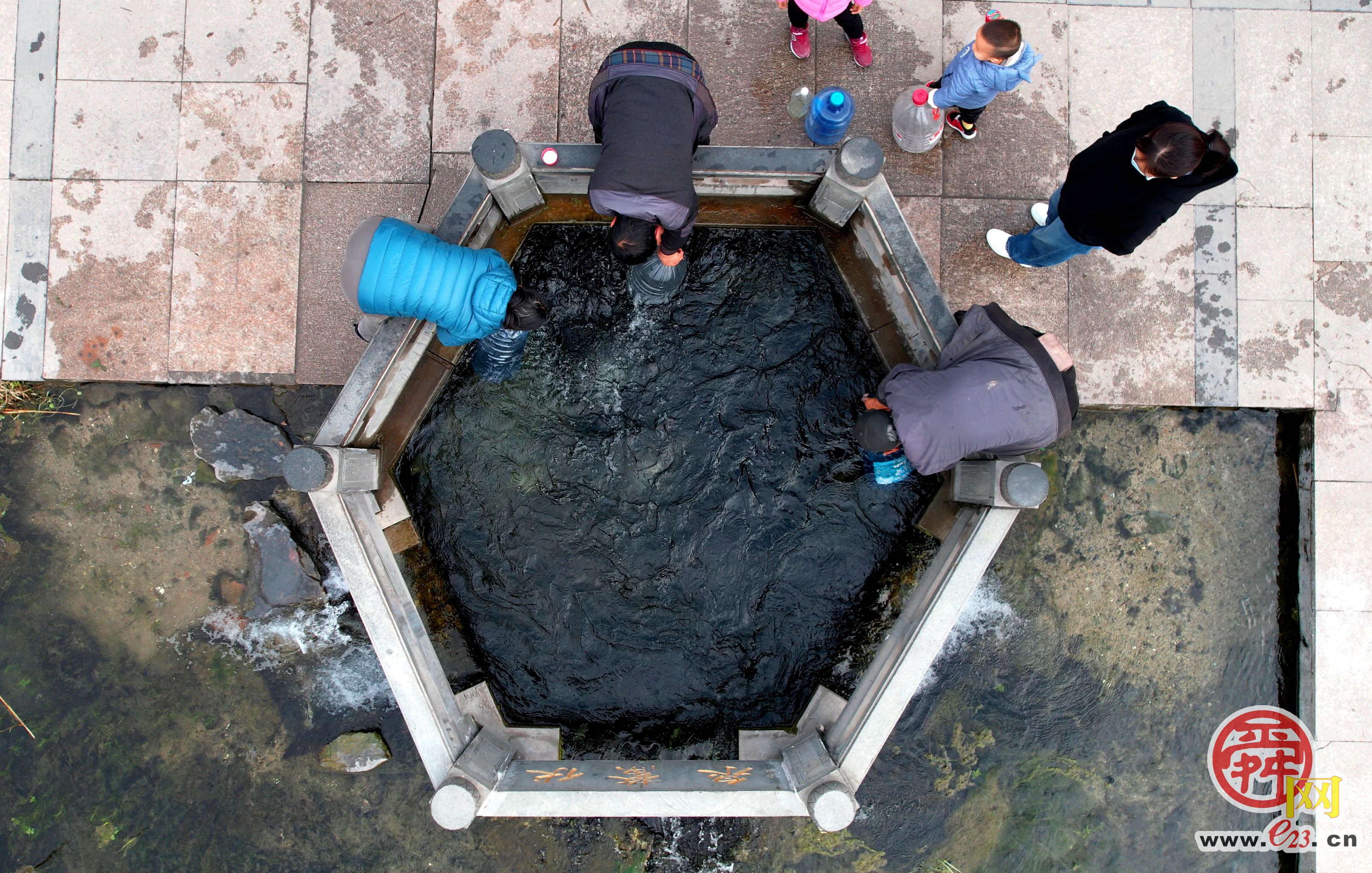 伏鳌泉：清泉上涌 澄澈甘洌