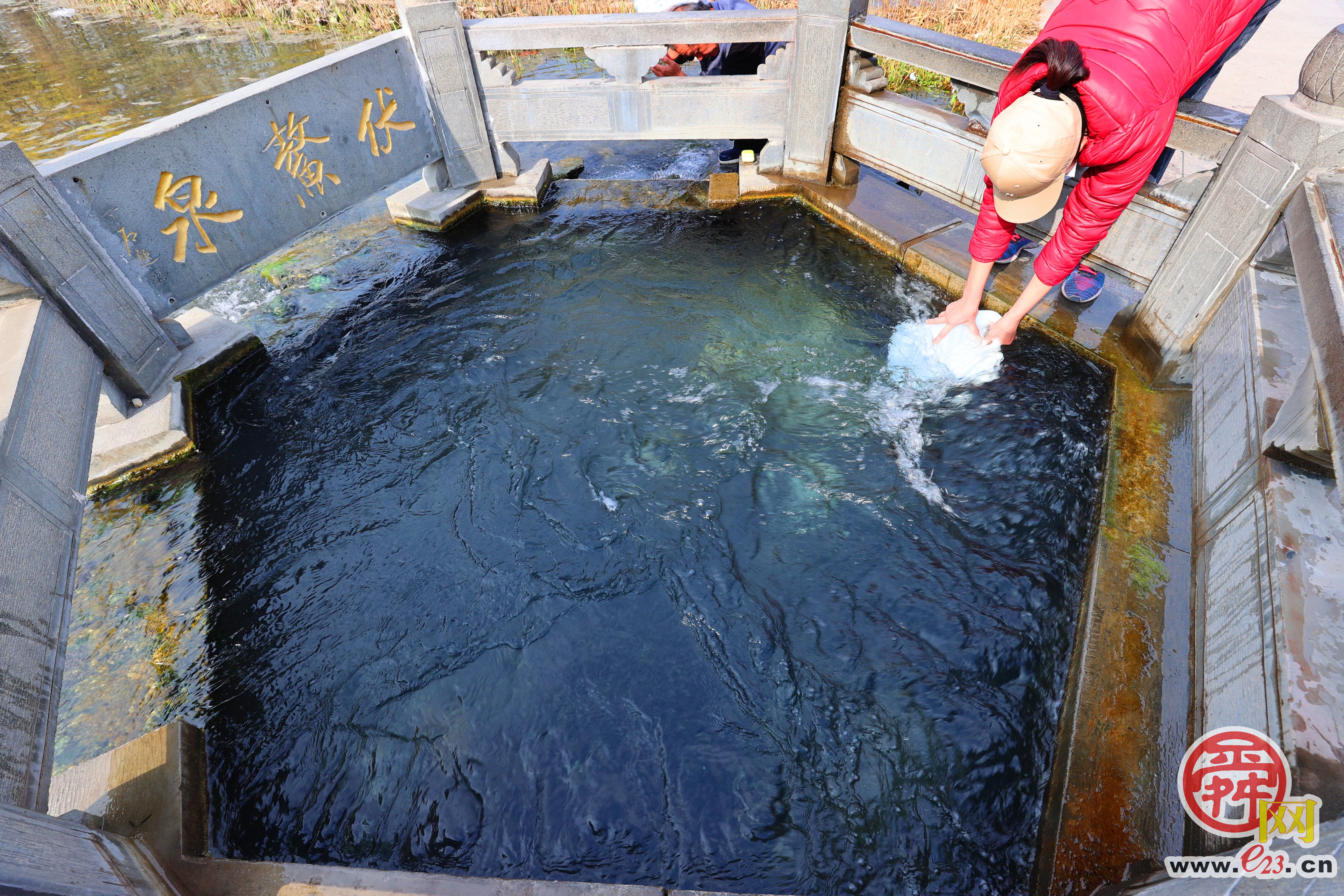 伏鳌泉：清泉上涌 澄澈甘洌