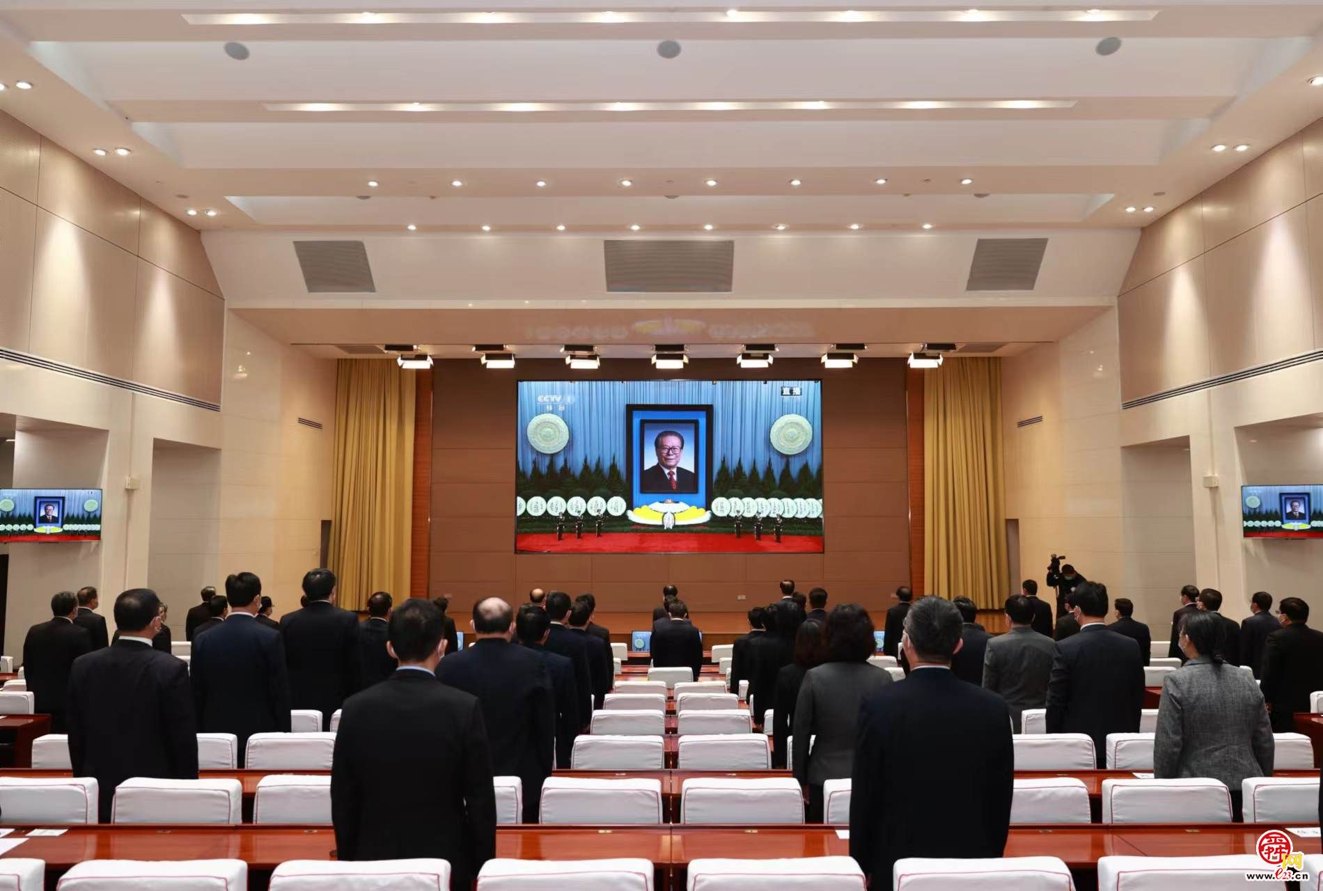 全市各级各部门各单位组织广大党员干部群众认真收听收看江泽民同志追悼大会实况