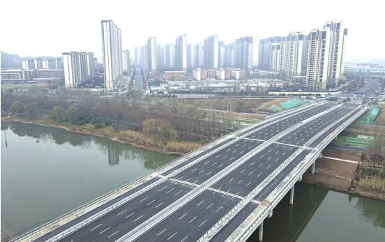 La route principale nord - Sud sera ajoutée dans la région de Huashan, et la route middle olympique traversera le pont de la rivière Xiaoqing et sera ouverte à la circulation