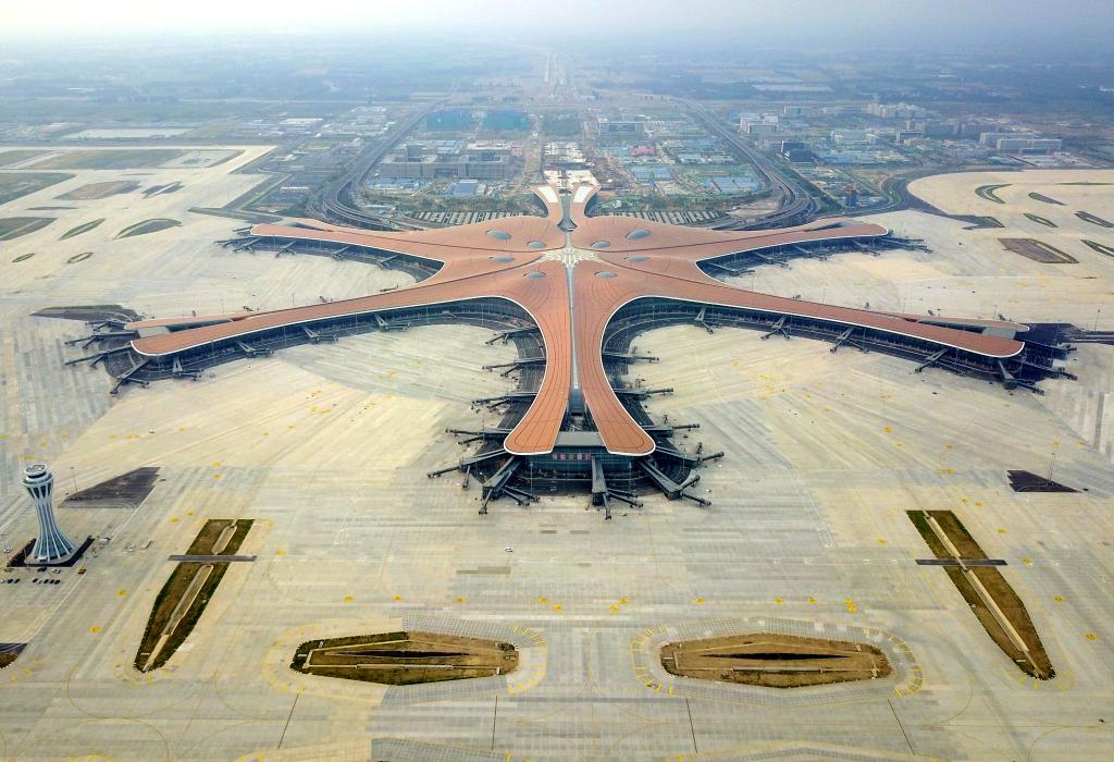 В Пекине резко возросло количество авиарейсов на фоне корректировки политики реагирования на COVID-19