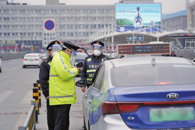 Récemment, Jinan a sévèrement réprimé 10 types de violations des lois et règlements sur le transport de passagers par taxi
