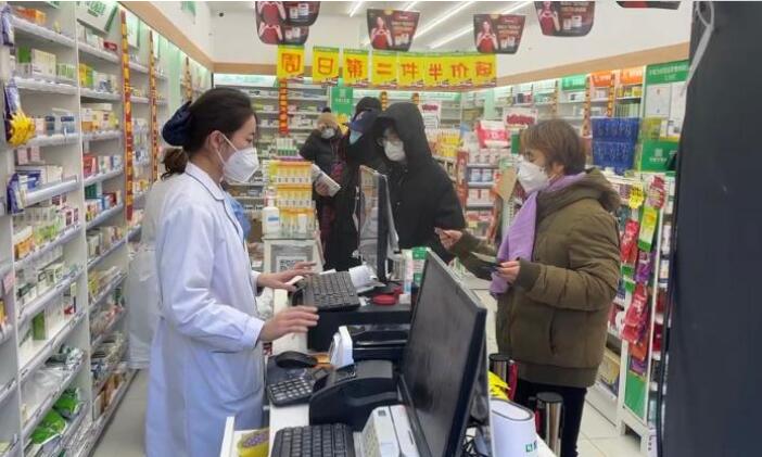 探访济南药店：线上一天能接1000多单 店内解热镇痛类药品备货充足价格稳定