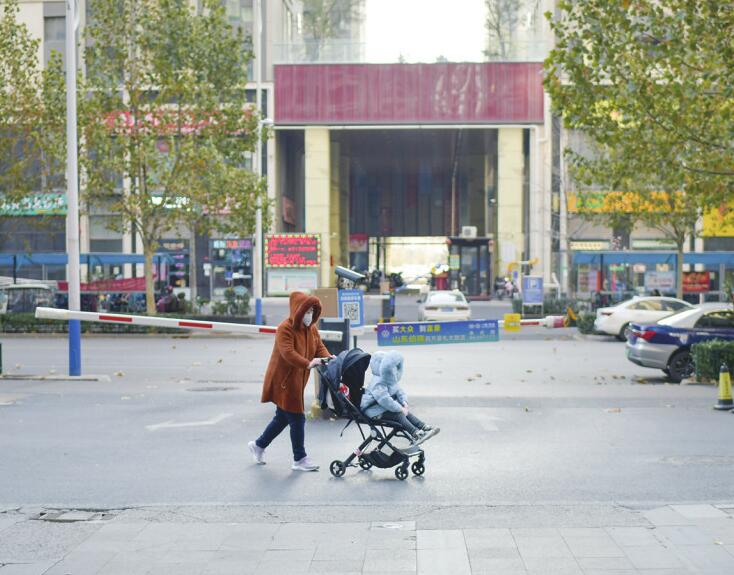 “天选打工人”的一天 他们看似繁琐的防疫措施，其实每个人都能做到