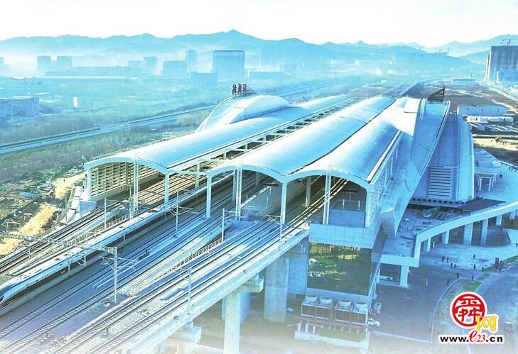 “莱”也！国内首条市域高铁济莱高铁正式运营通车 