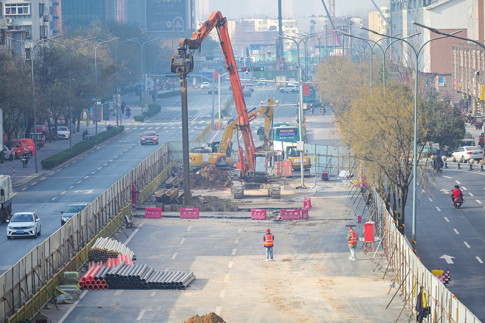 济南经一路这个路段封闭施工 开建地铁6号线站点