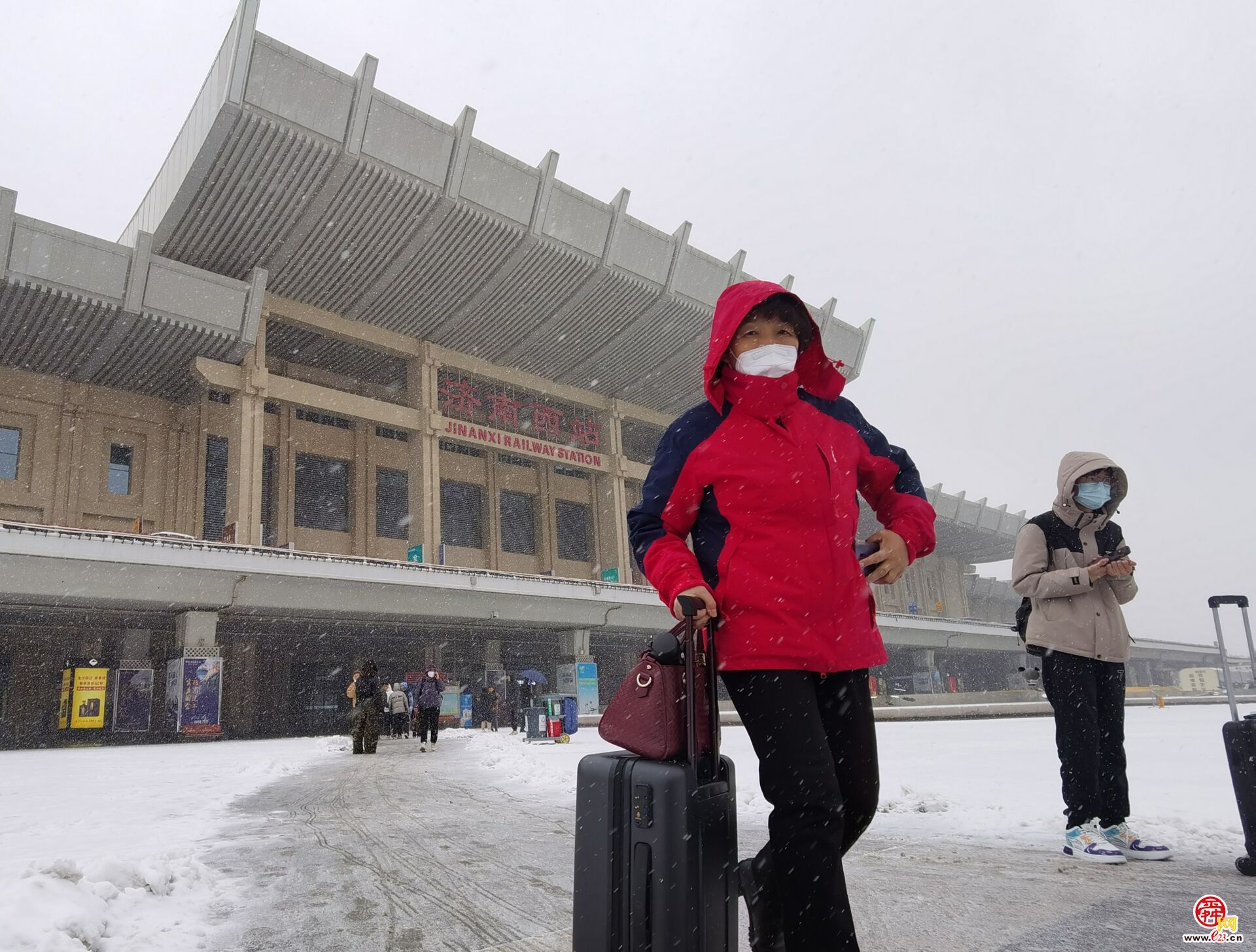 风雪回家路！农历小年济南三大火车站客流稳中有增