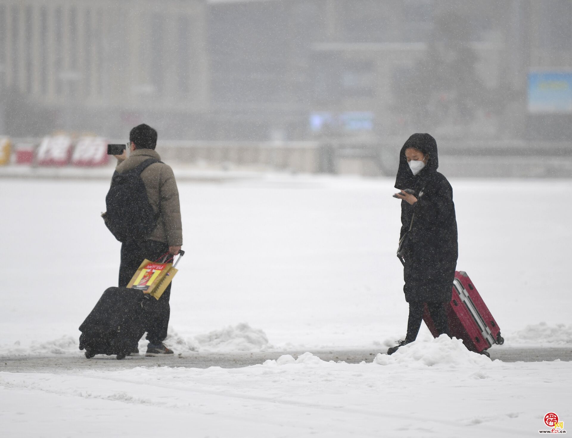 风雪回家路！农历小年济南三大火车站客流稳中有增