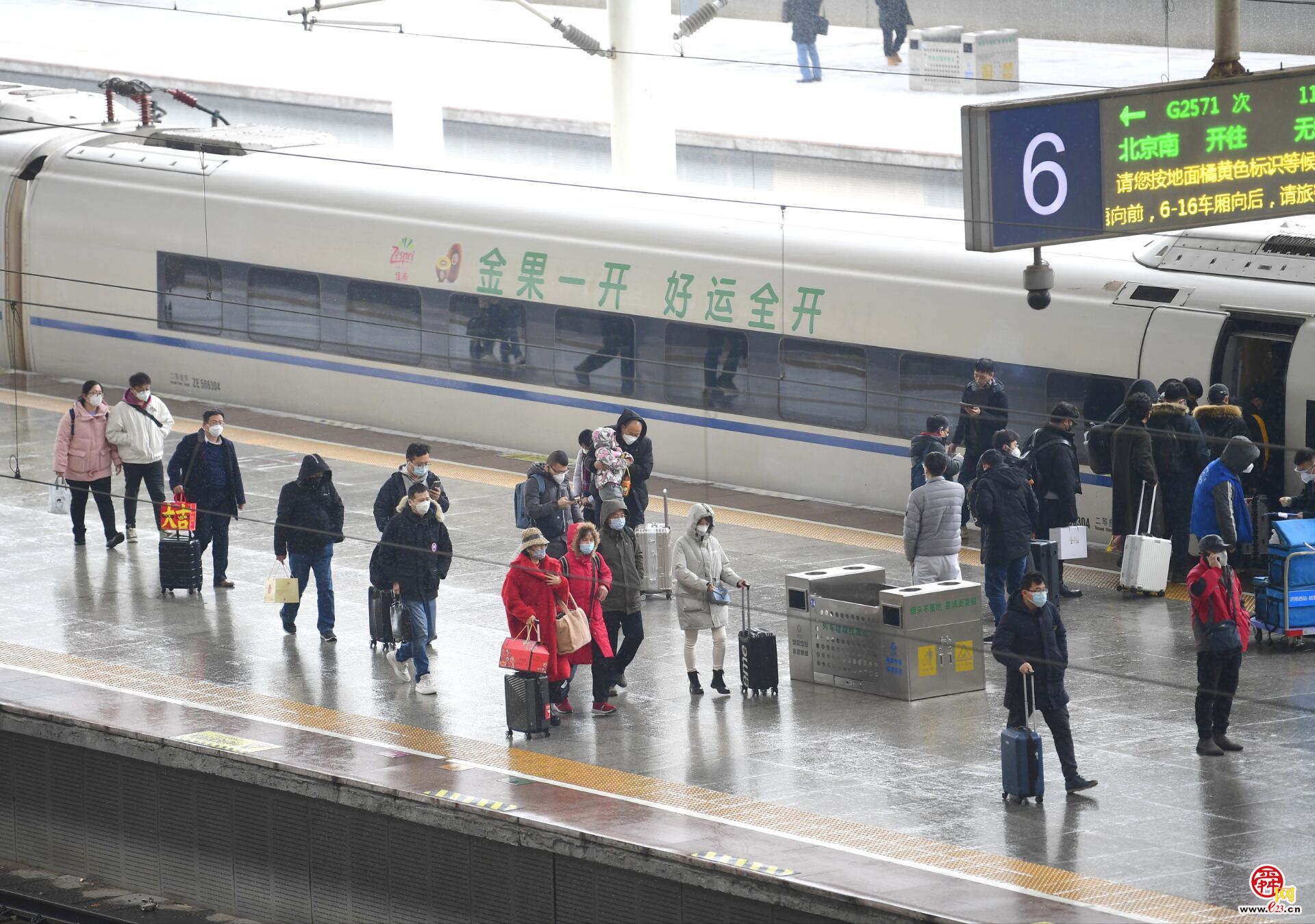 风雪回家路！农历小年济南三大火车站客流稳中有增