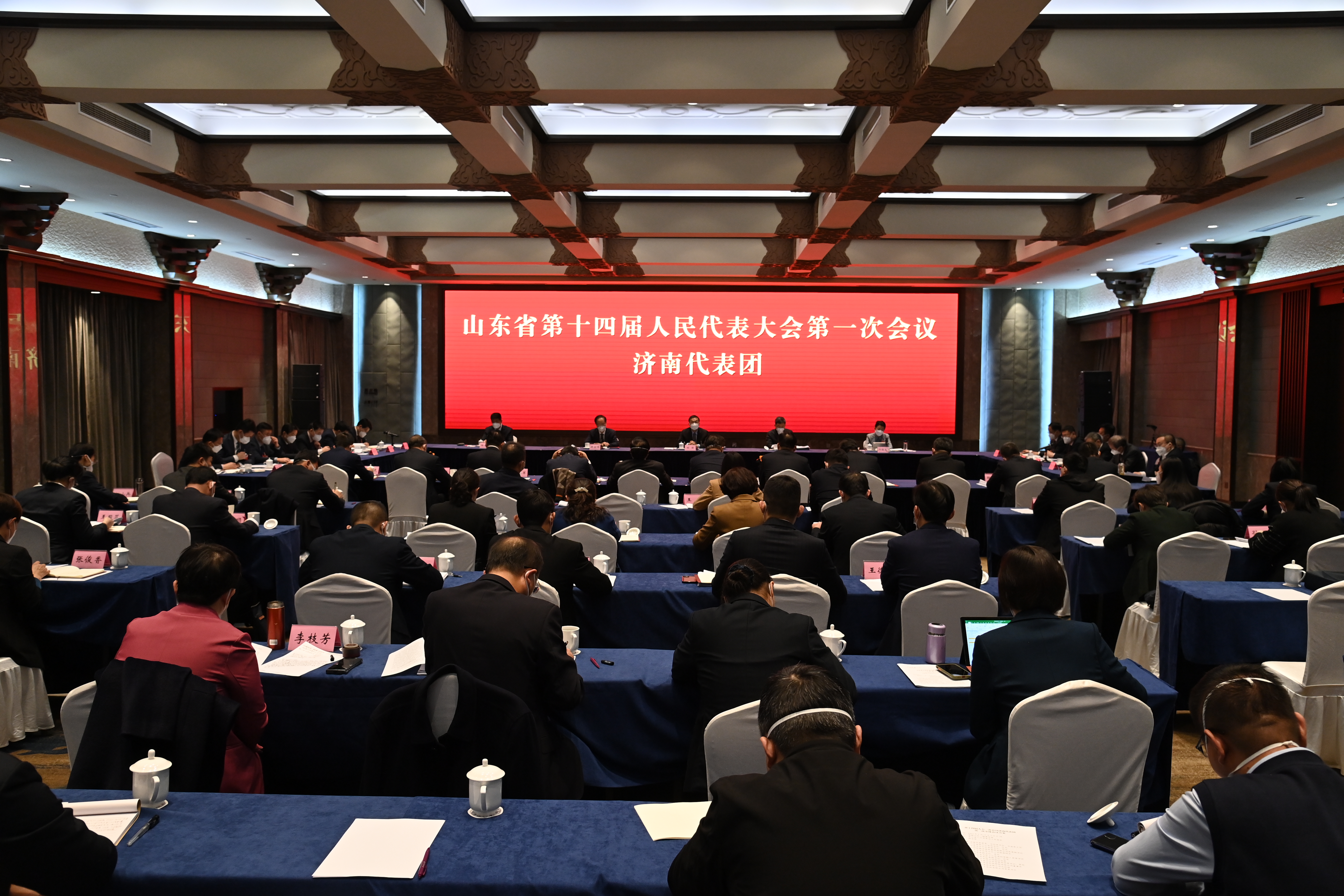 刘强在济南团审议省人大常委会工作报告时表示：全面贯彻落实党的二十大精神 深入践行和发展全过程人民民主