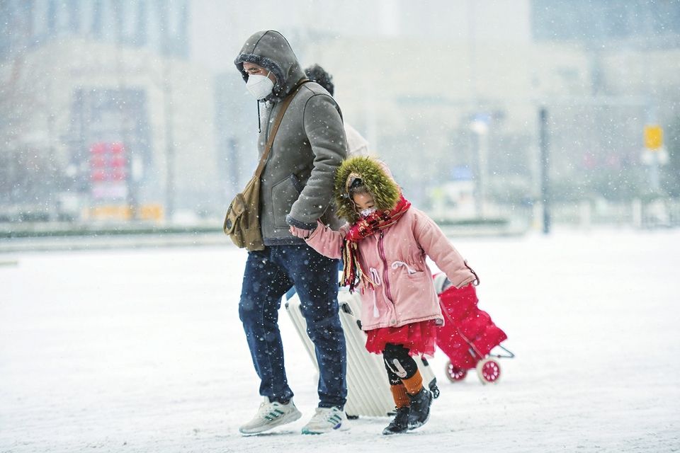 泉城小年迎初雪