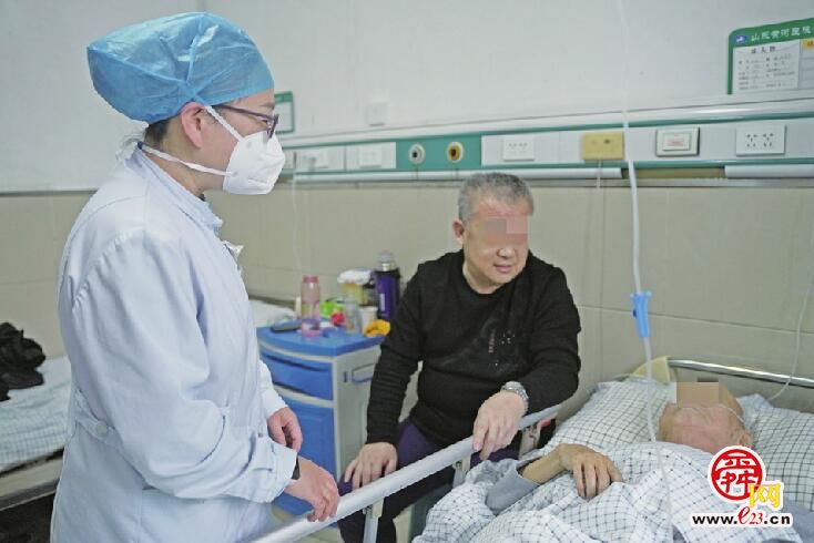 驻济医院一线医护全力保障急危重症患者救治 “苦仗硬仗”都不怕，迈过“年关”迎佳节