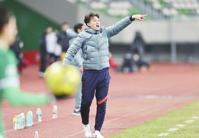 记者直击山东泰山足协杯三连冠 加冕八冠王，泰山自巍然