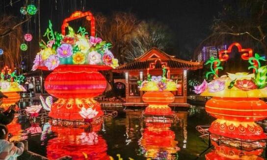 璀璨回归！趵突泉迎春花灯闪耀泉城夜