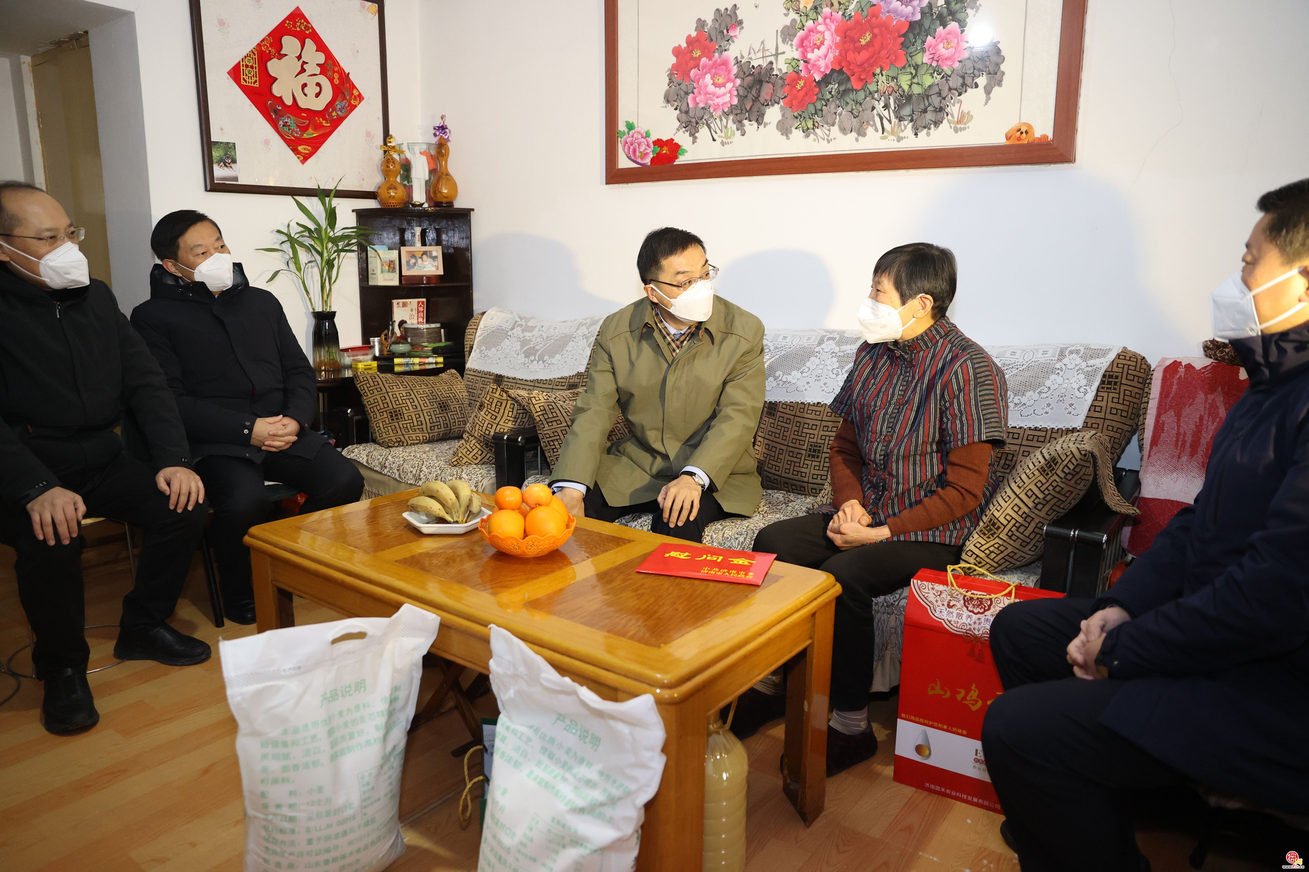 刘强于海田韩金峰雷杰走访慰问党员群众