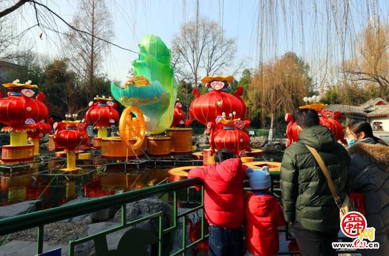 济南12家国有A级景区首道门票免费首日 游客畅游其中乐度假日