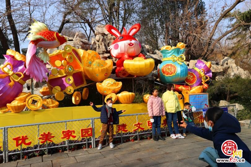 济南12家国有A级景区首道门票免费首日 游客畅游其中乐度假日