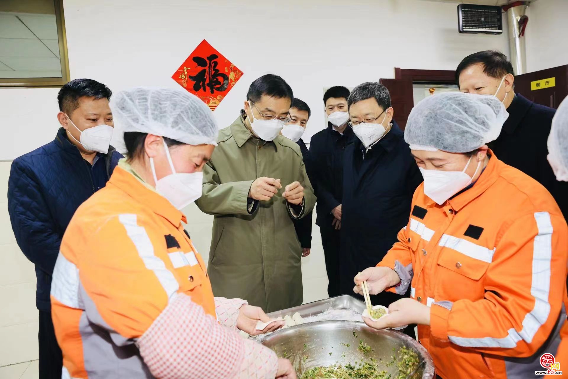 刘强于海田春节到基层一线走访慰问 向各条战线工作者和市民群众致以新春祝福和美好祝愿