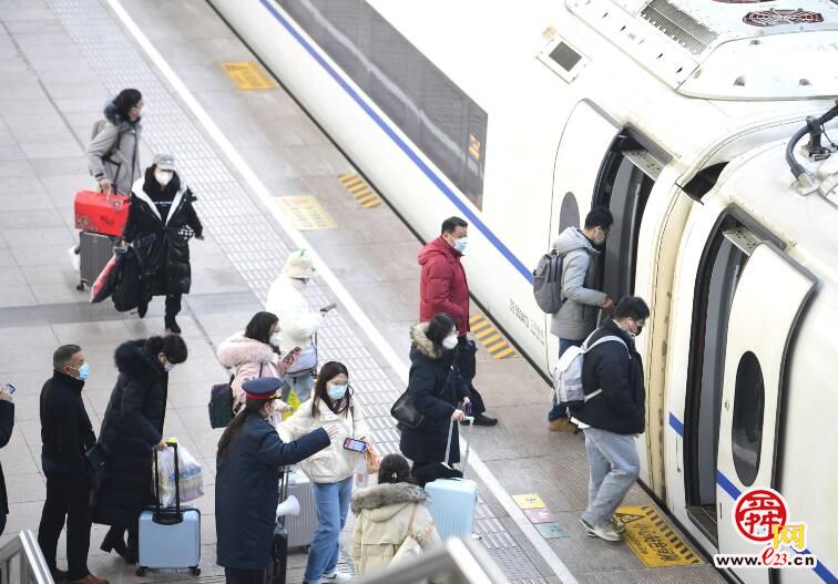 春节假期首日，济南火车站客流回落