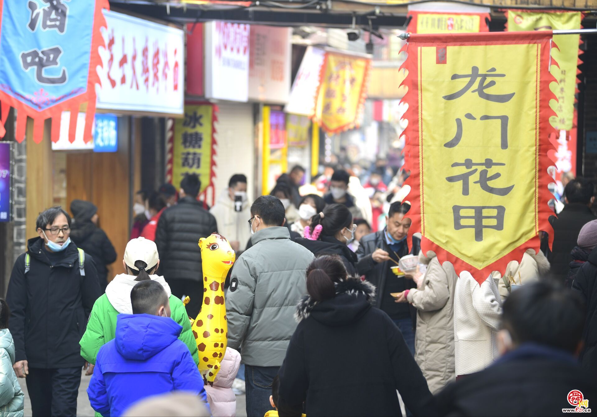 春节假期济南美食街人气爆棚
