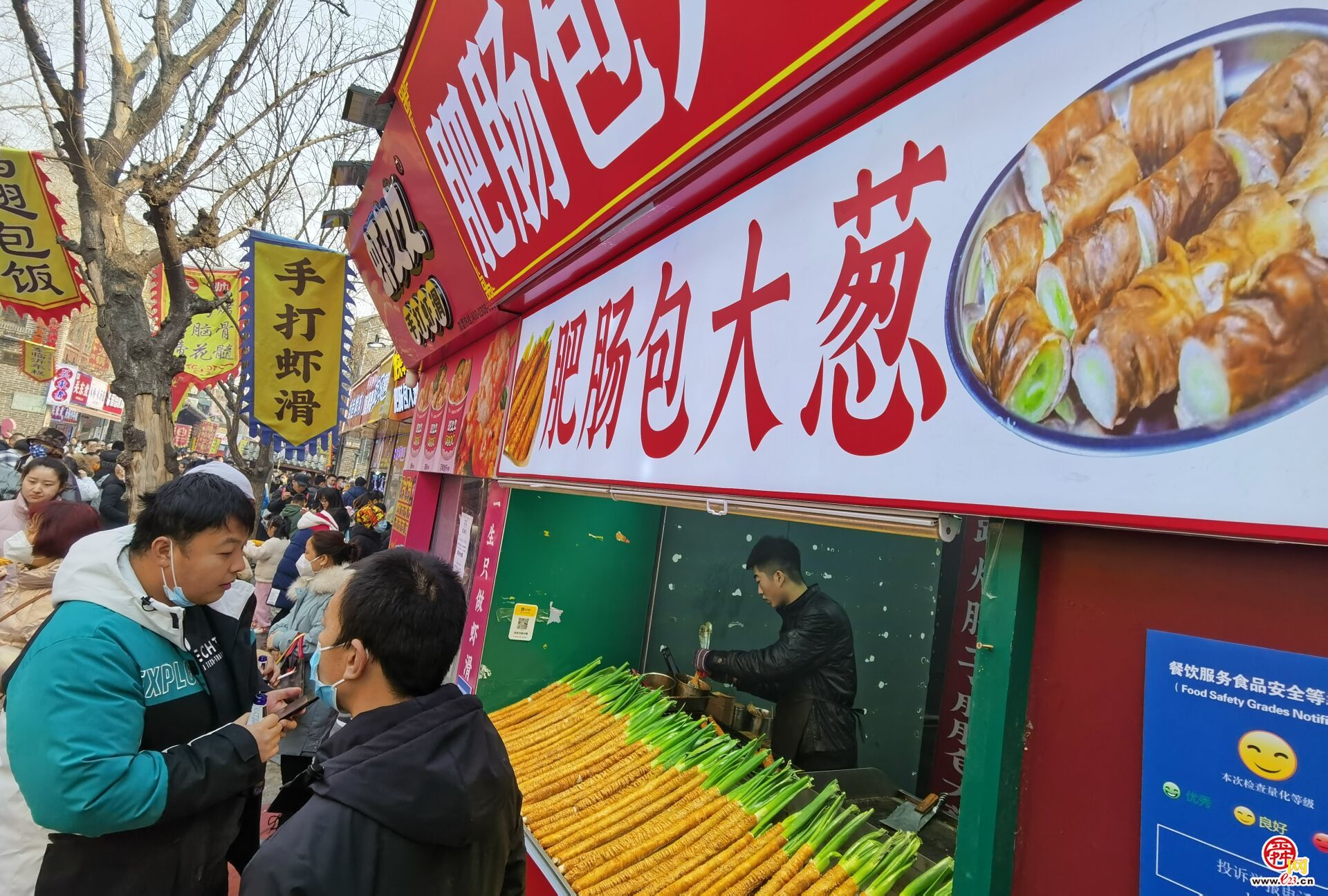 春节假期济南美食街人气爆棚