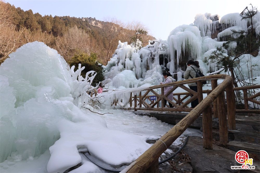逛庙会、赏冰瀑、滑雪、看绝技…… 欢欢喜喜过大年