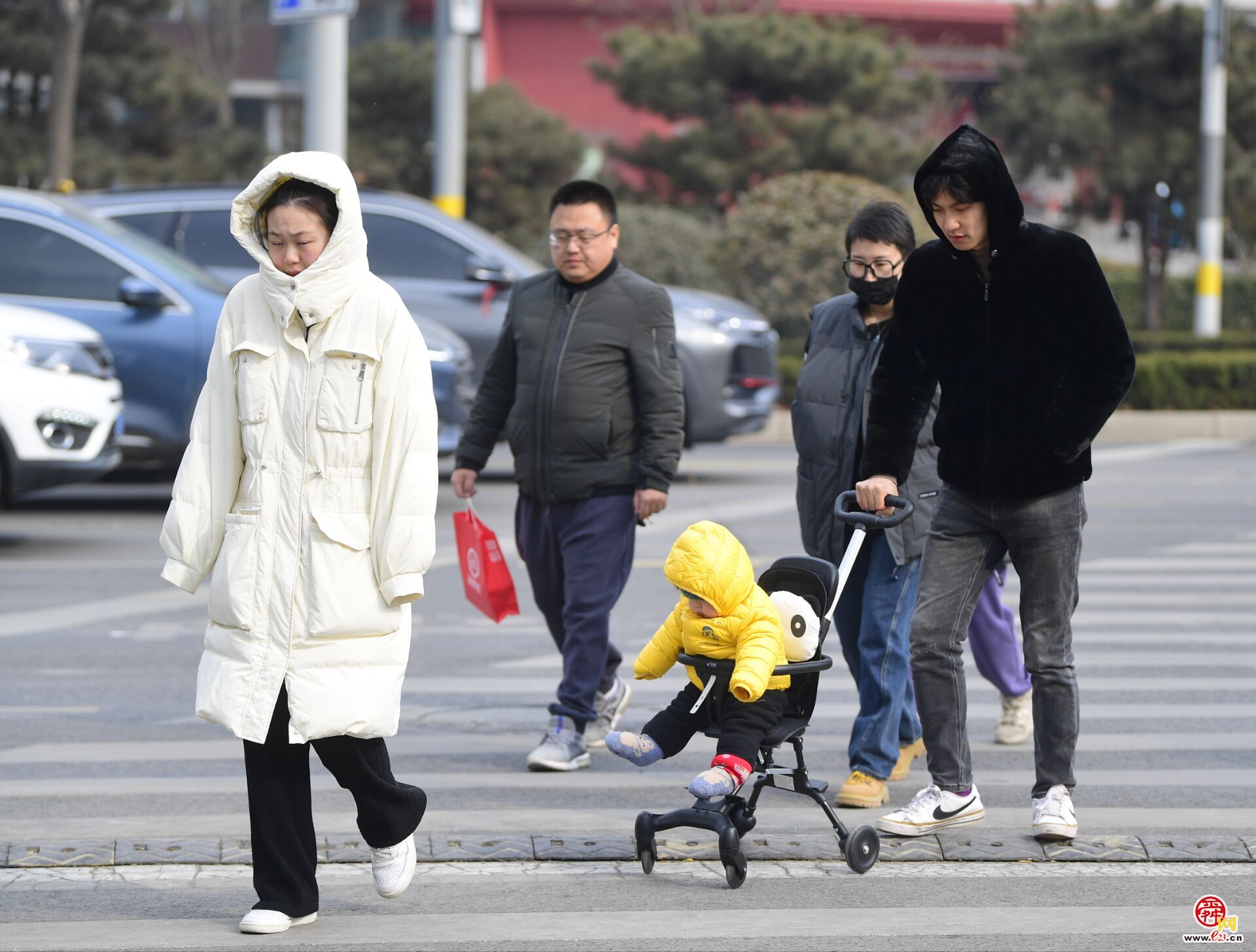 农历新年首个寒潮来袭，最低温跌破两位数