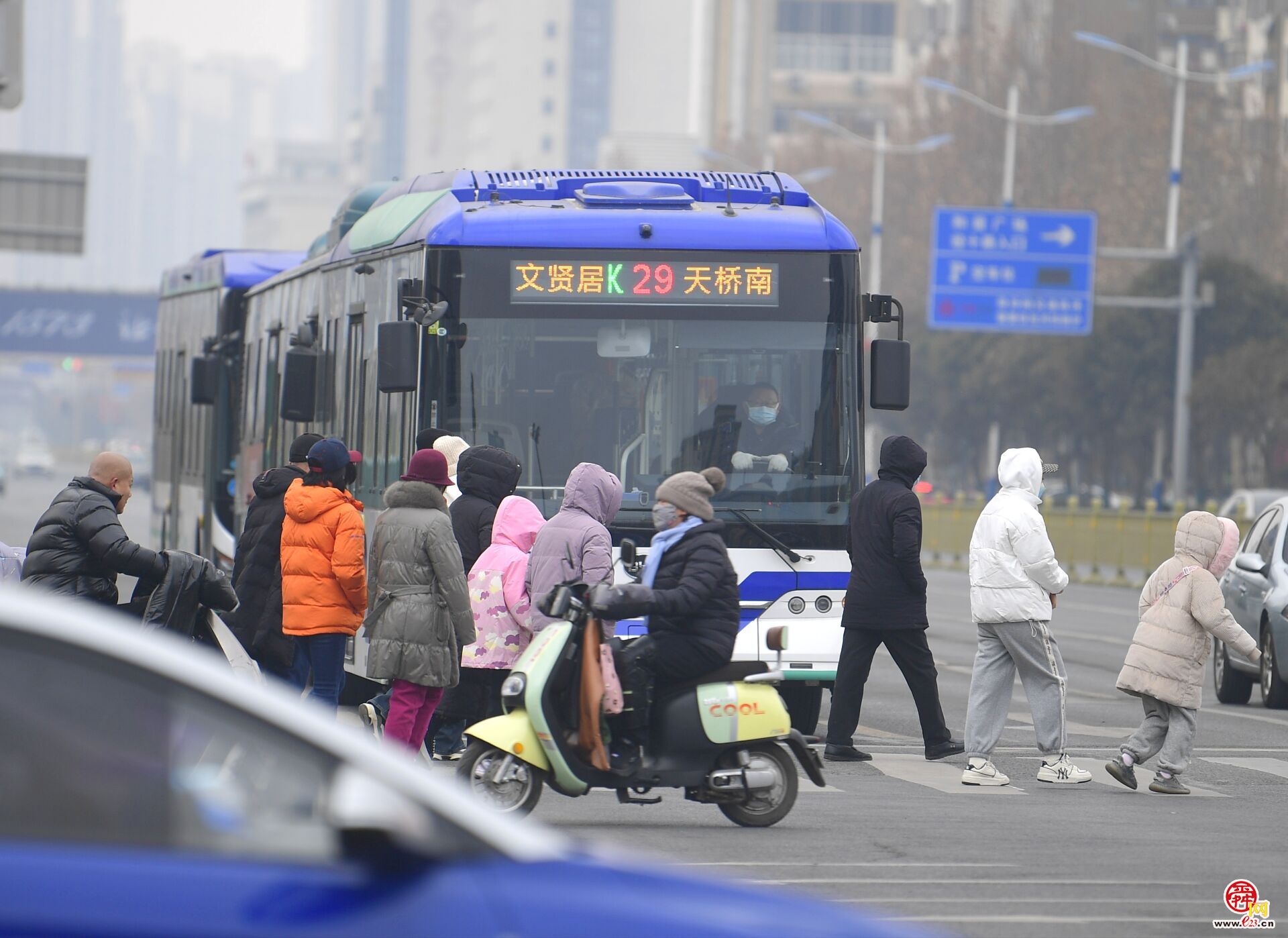 农历新年首个寒潮来袭，最低温跌破两位数