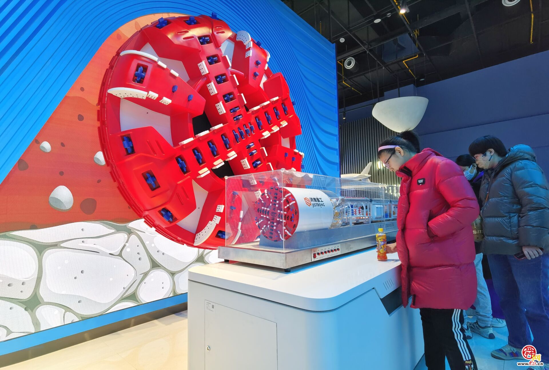 春节假期最后一天，“科学世界”依旧火爆