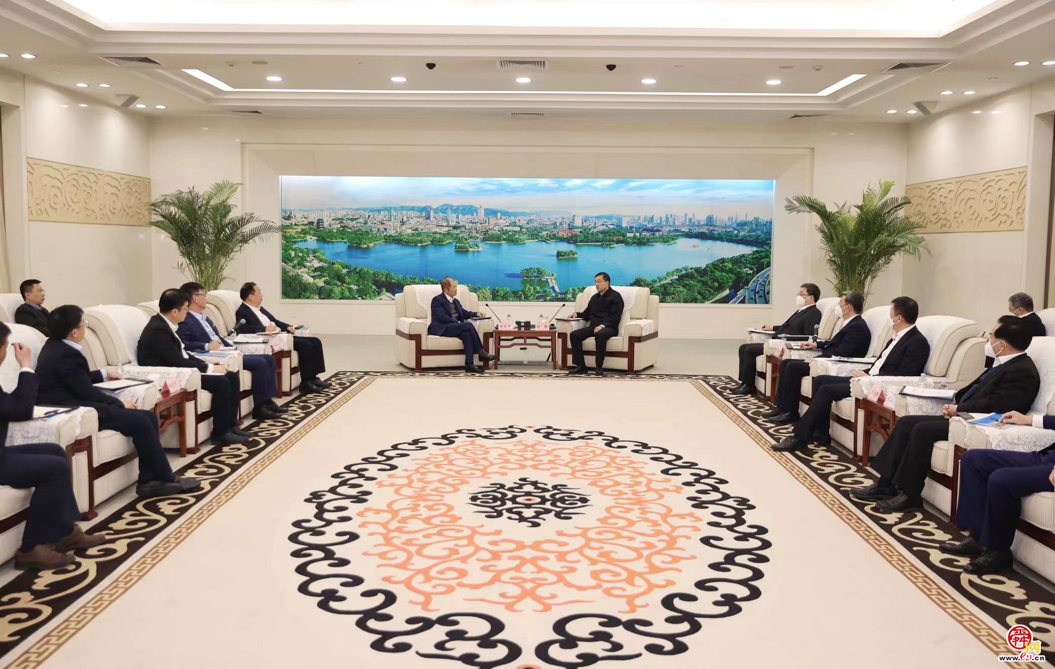 刘强于海田会见华为公司客人