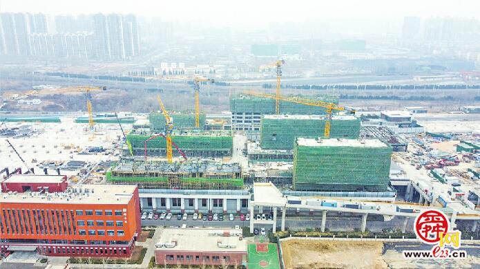 济南“地铁列车之家”建起多层住宅楼