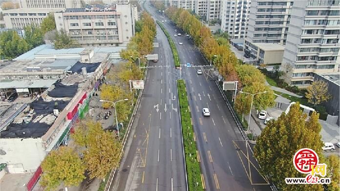 巧用路口“微改造” 济南二环南路这个路口车辆“长龙”少了