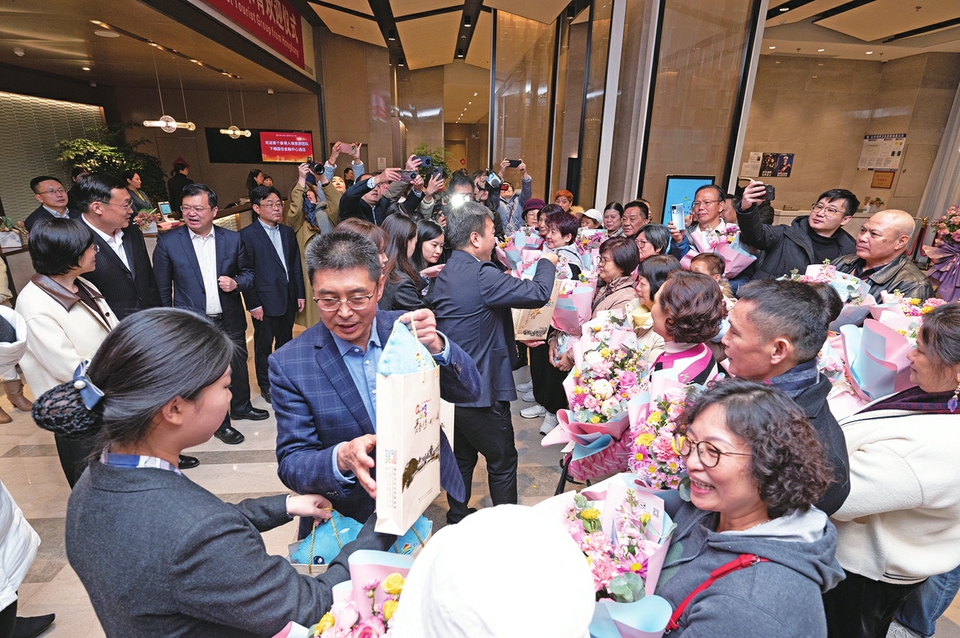 山东迎三年来首个入境旅游团