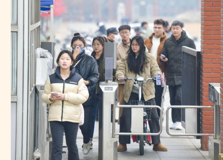 高校迎来春季开学季 恢复学生出入校权限