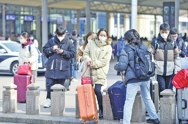 高校集中开学 铁路公路运输迎学生高峰客流