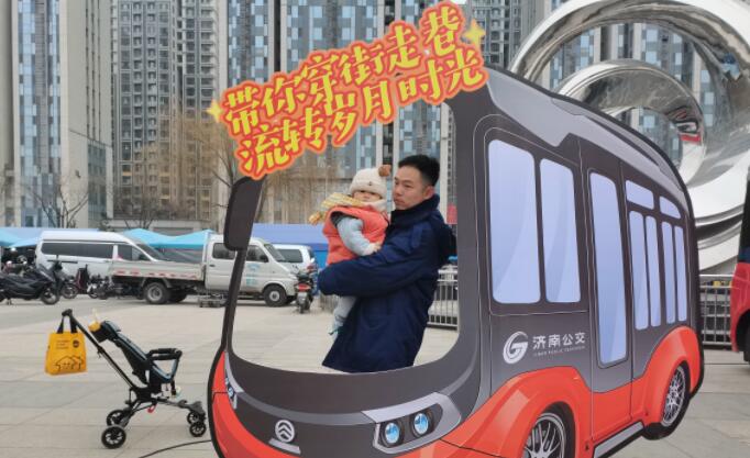 钻桥洞、穿老城，小巷公交“红墩墩”开启新“旅程”