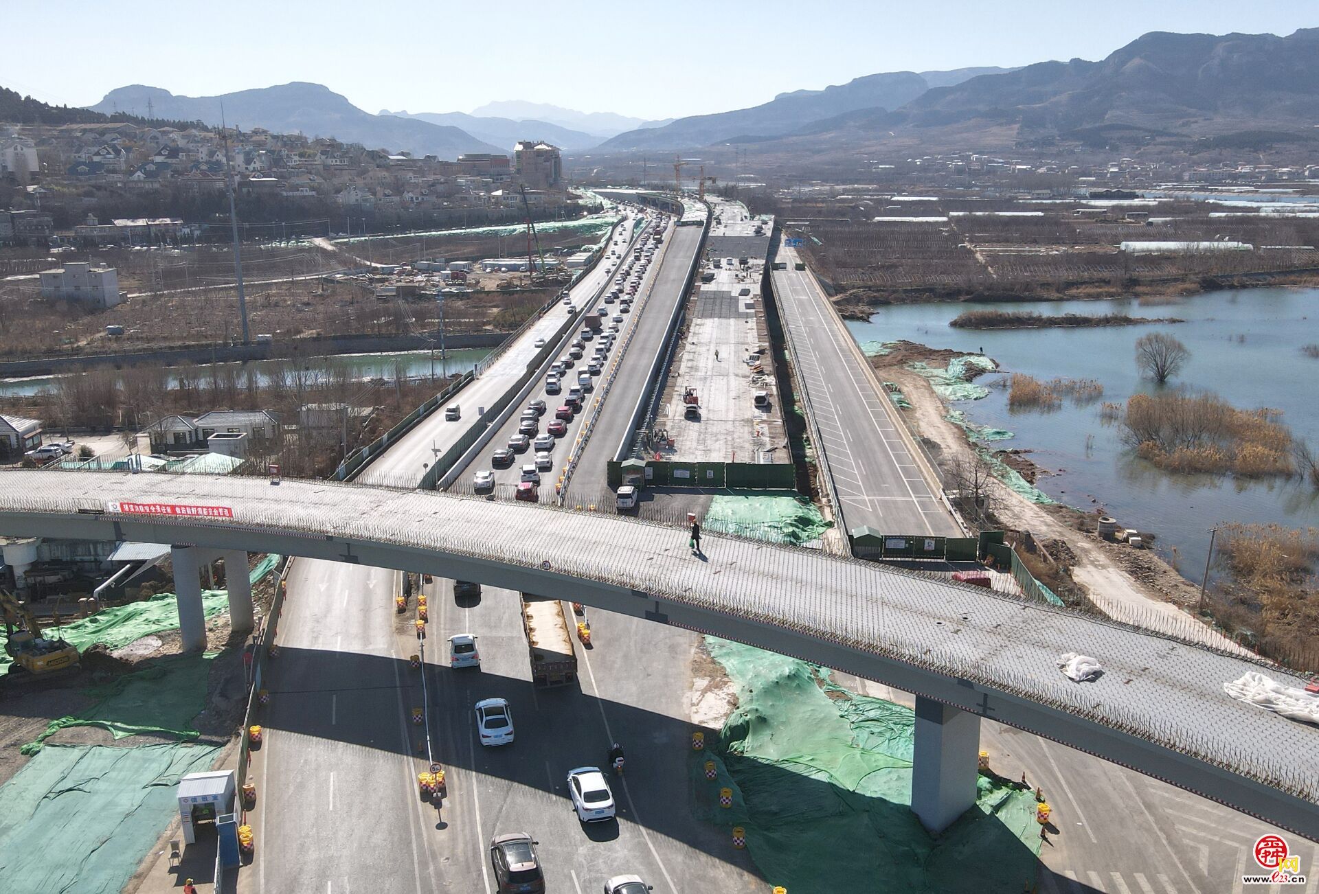 旅游公路项目有新进展，匝道成功上跨省道103