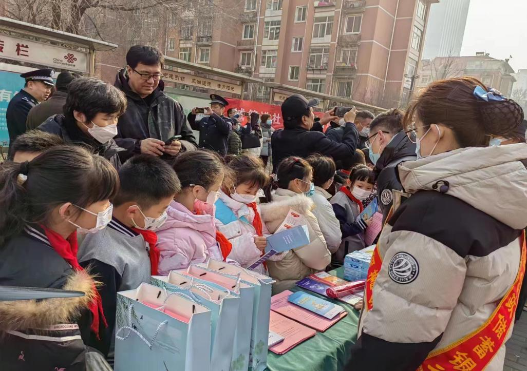邮储银行济南市分行参加“警民日”携手 共建平安家园