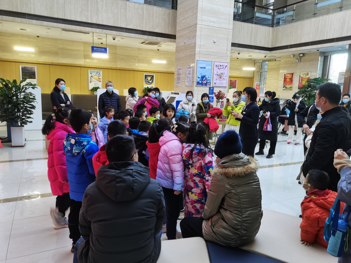 中国民生银行潍坊分行营业部开展“小小银行家 金融知识普及”宣传活动