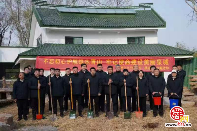 “植”此青绿！济南公交干线扮“靓”熊猫馆