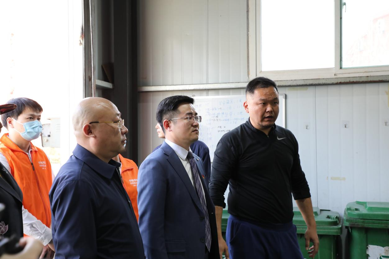 关爱环卫工人，“橙”就文明泉城 平安产险山东分公司开展一线环卫女职工慰问活动