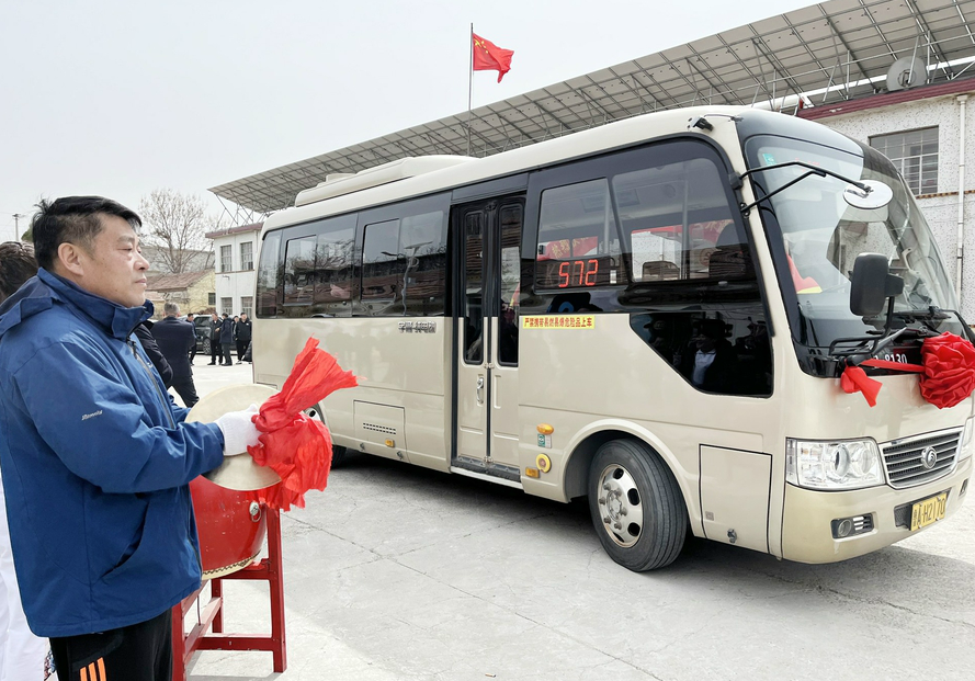 Gemeinschaftsbus 572 von Jinan 