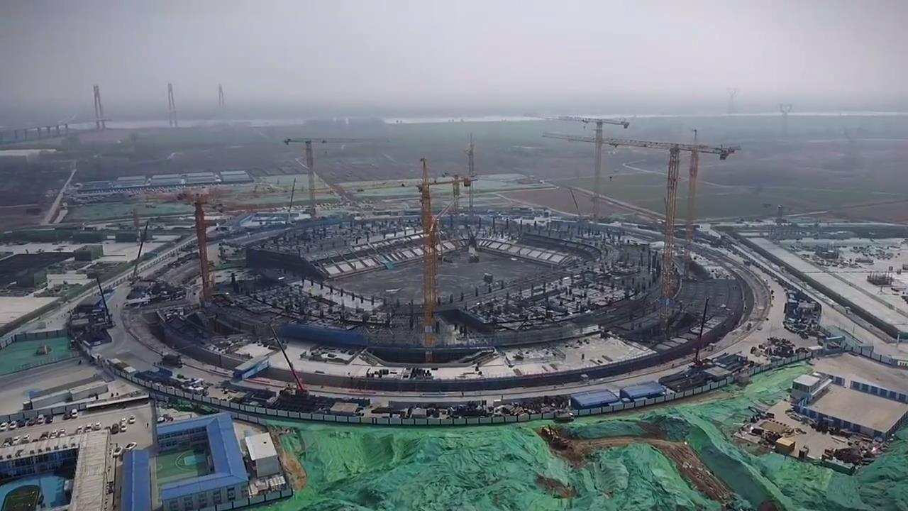 黄河体育中心足球场“长”出地面，进入地上主体施工阶段