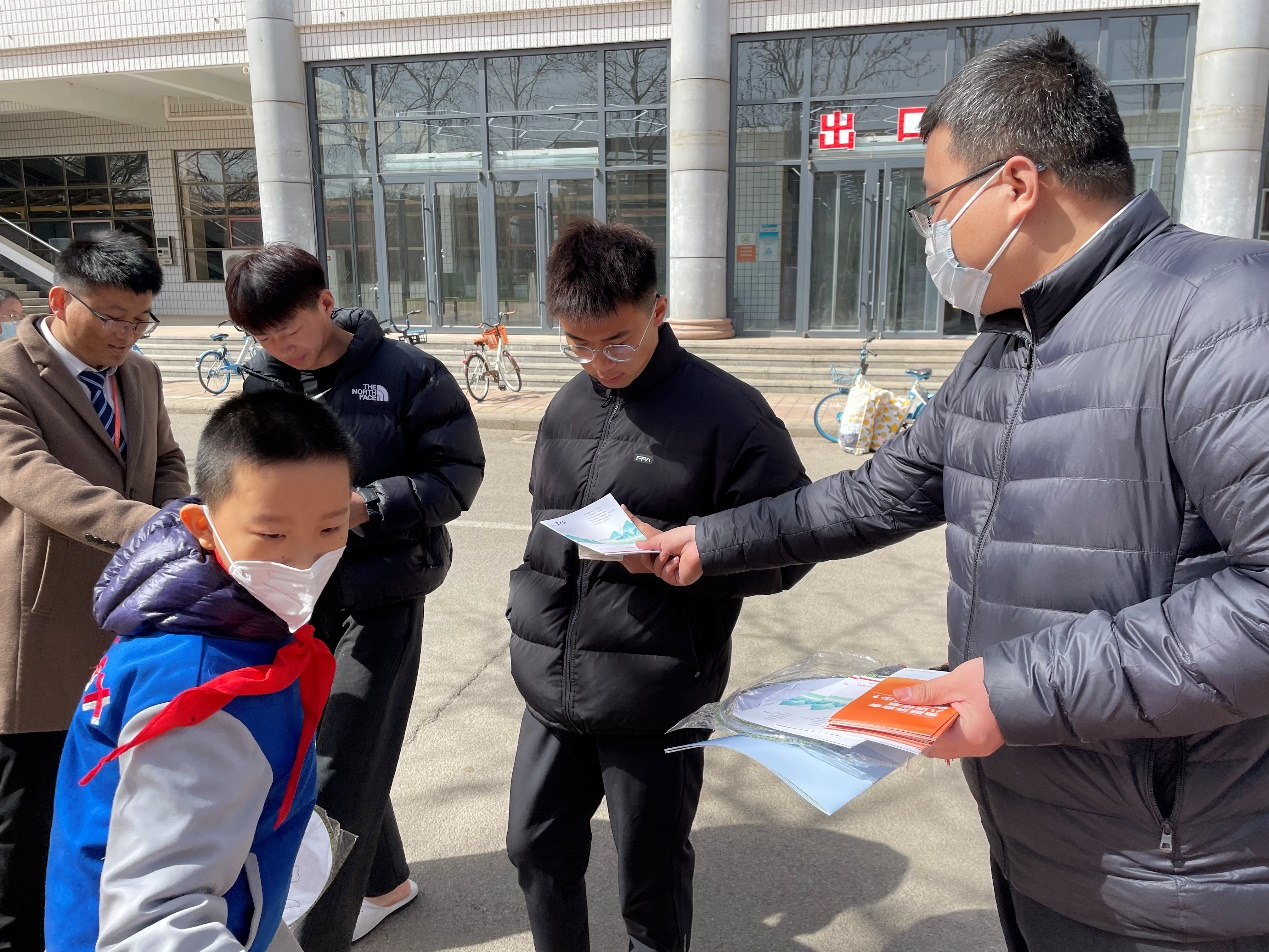 平安人寿德州中心支公司开展3.15教育宣传进校园活动